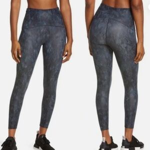 Spanx Reptile 7/8 High Waist Leggings Navy Booty Boost
Collection Size XL NEW